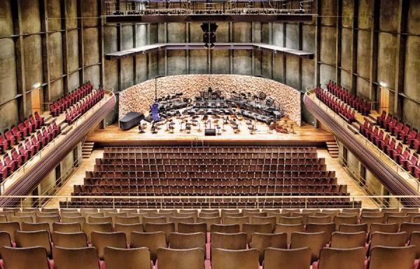 Photograph Mauro Risch Philharmonic Theatre on One Eyeland